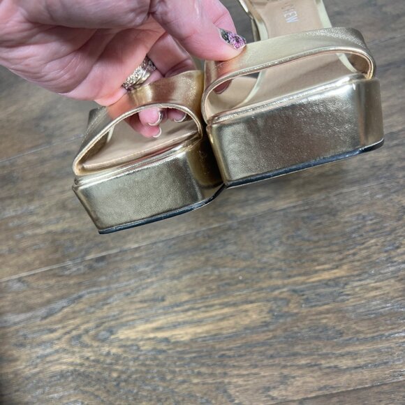 CHELSEA CREW Chaser Metallic Platform Heels in Gold Sz 38 US Sz 7 NWOB - Picture 2 of 7